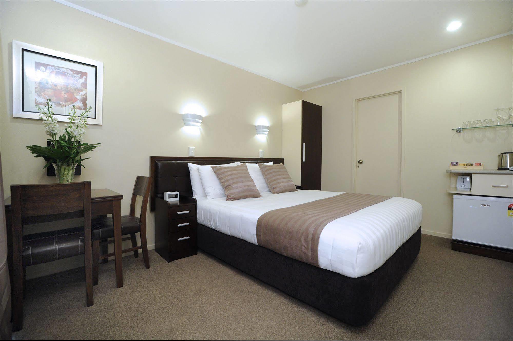 Tudor Court Motor Lodge Auckland Exterior photo